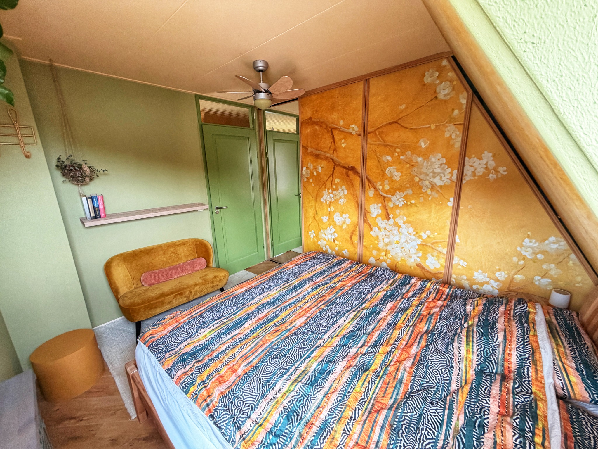 Aparte slaapkamer met tweepersoonsbed